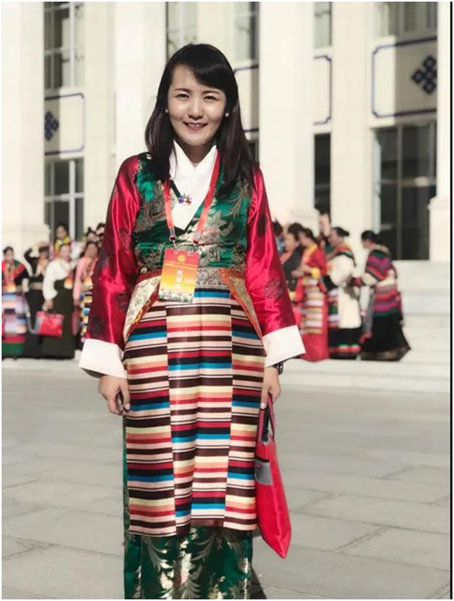 པད་མ་དབྱངས་ཅན་ལ“ཀྲུང་ཧྭ་དགེ་སྒྲུབ་བྱ་དགའ”ཐོབ་པར་རྟེན་འབྲེལ་ཞུ།