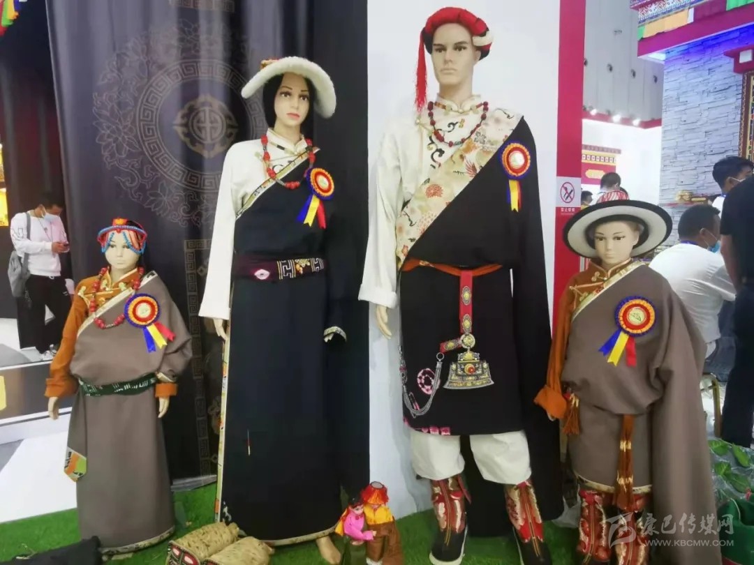 ནུབ་རྒྱུད་དངོས་མང་སྟོན་ཚོགས་སུ་རང་ཁུལ་ལ་ཁེ་སྙན་གྲགས་མཉམ་དུ་ཐོབ།
