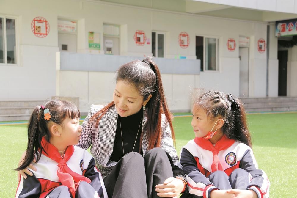སློབ་ཁྲིད་སྟེགས་བུའི་ཐོག་གཅེས་སེམས་བརྟན་སྲུང་བྱེད་མཁན་སློབ་གཙོ།
