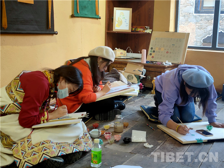 ལི་ཐང་རྫོང་གི་བོད་ཀྱི་རིག་གནས་ཀྱིས་ཡུལ་སྐོར་བ་བཀུགས་པ།