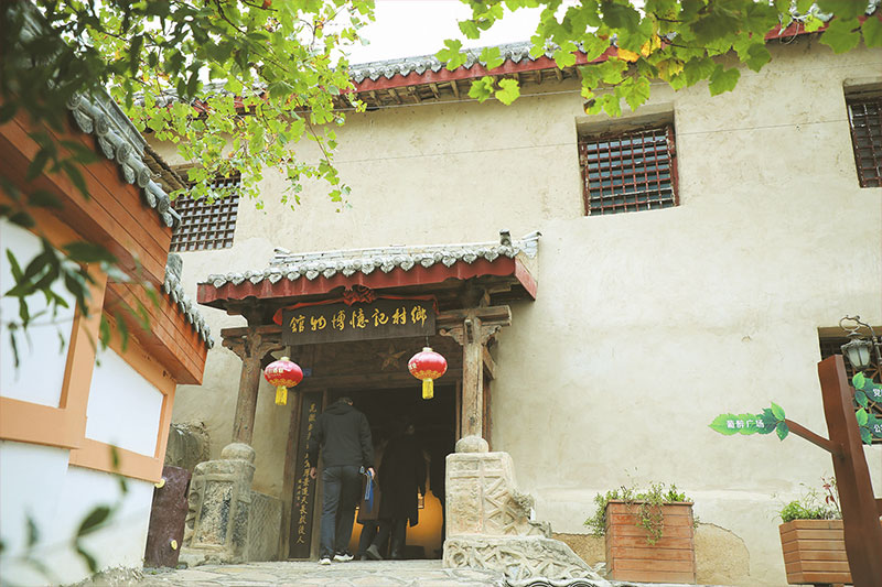 ཀན་སུའུ་འབྲུག་ཆུར་ཏང་འཛུགས་སྐྱོང་ལ་བརྟེན་ནས་གྲོང་གསེབ་དར་རྒྱས་ལ་ཁྲིད་སྟོན་བྱེད་པ།