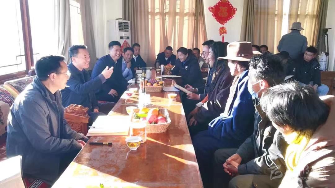 ཧྲན་དབྱང་གིས་འདབ་པ་དང་ལི་ཐང་སོགས་སུ་སྒྲོག་འགྲེལ་གནང་།