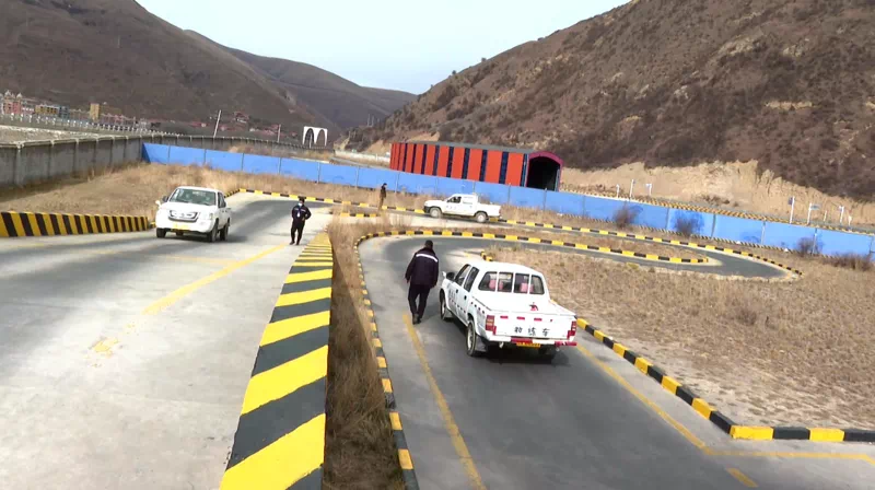 ས་ཆ་འདིར་བོད་སྐད་ཀྱི་ཐོག་ནས་ཁ་ལོ་བའི་རྒྱུཊ་གཏོང་ཆོག་གི་འདུག