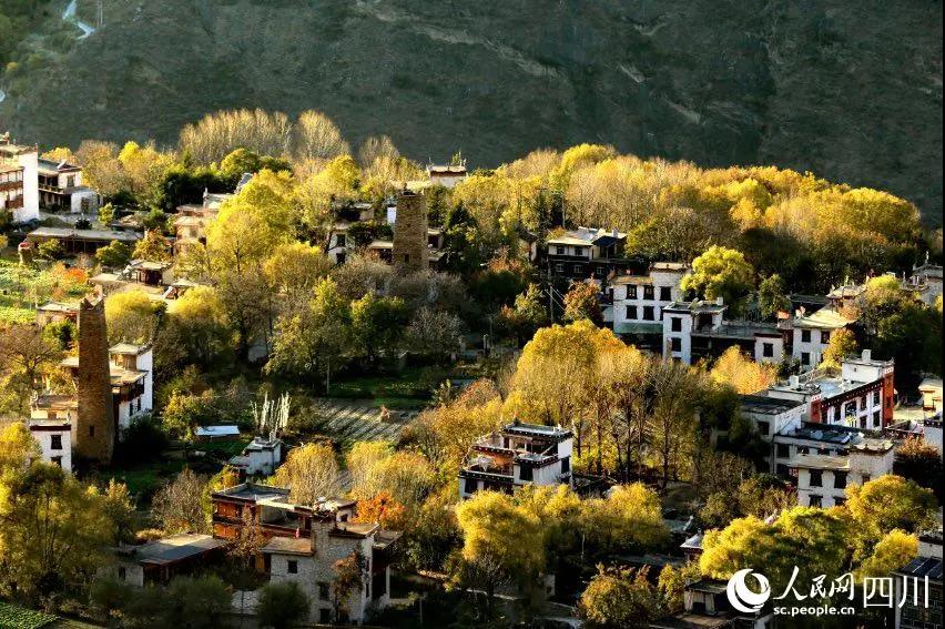རོང་བྲག་མཛེས་མའི་ལུང་བའི་བོད་ཀྱི་སྡོད་ཁང་།