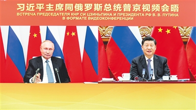 ཞི་ཅིན་ཕིང་གིས་ཨུ་རུ་སུའི་ཙུང་ཐུང་ཕུའུ་ཅིང་དང་བརྙན་ལམ་ཐོག་ནས་ཞལ་འཛོམས་གནང་བ།