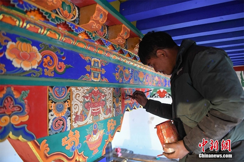 མི་རིགས་ཀྱི་ཁྱད་ལྡན་ལག་ཤེས་བཟོ་རྩལ་གྱིས་ལས་ཞུགས་ལ་སྐུལ་ཁྲིད་བྱེད་པ། 