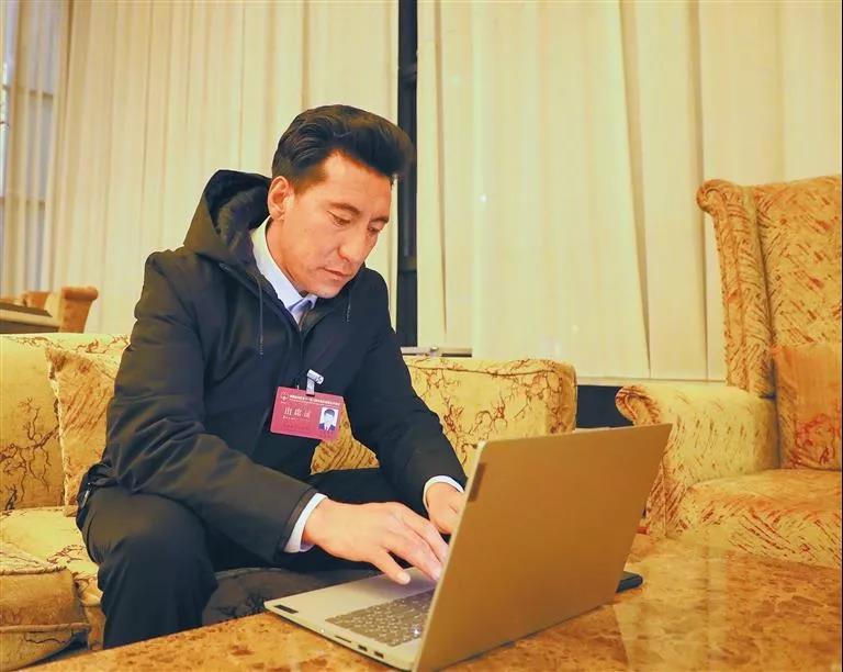 གཞི་རིམ་ནས་ཕེབས་པའི་འཐུས་མི་ཁོང་རྣམ་གཉིས་ཀྱིས་འདི་ལྟར་གསུངས།