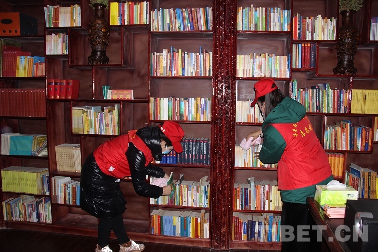སྡེ་རོང་རྫོང་གིས“དཔེ་དེབ་ཁང་ལ་བཀྲག་མདངས་བསྣན་པ”ཞེས་པའི་དང་བླངས་པའི་ཞབས་ཞུའི་བྱ་འགུལ་སྤེལ་བ།