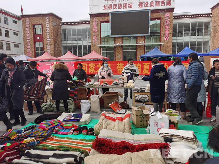 བོད་ལྗོངས་ས་དགའ་རྫོང་ཤར་རུ་ཞང་གིས་ཁྱད་ལྡན་ཞིང་ལས་ཐོན་རྫས་ཀྱི་འགྲེམས་ཚོང་དང་ལོ་ཚོང་དུས་ཆེན་གྱི་བྱེད་སྒོ་སྤེལ་བ།