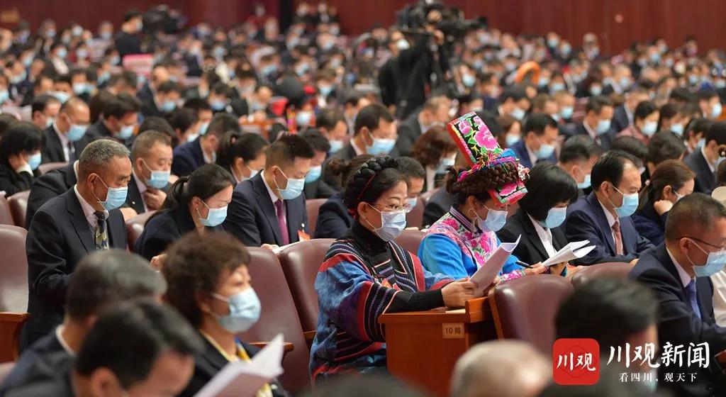 ཞིང་ཆེན་དམངས་ཆེན་སྐབས་བཅུ་གསུམ་པའི་གྲོགས་ཚོགས་ཐེངས་ལྔ་པ་འཚོགས། 