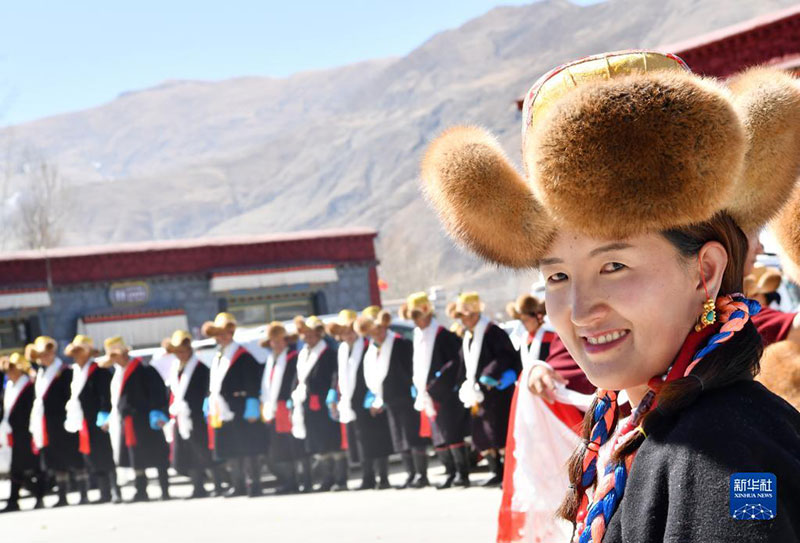 བོད་ཀྱི་ལོ་སར་དགའ་གཏོང་། 