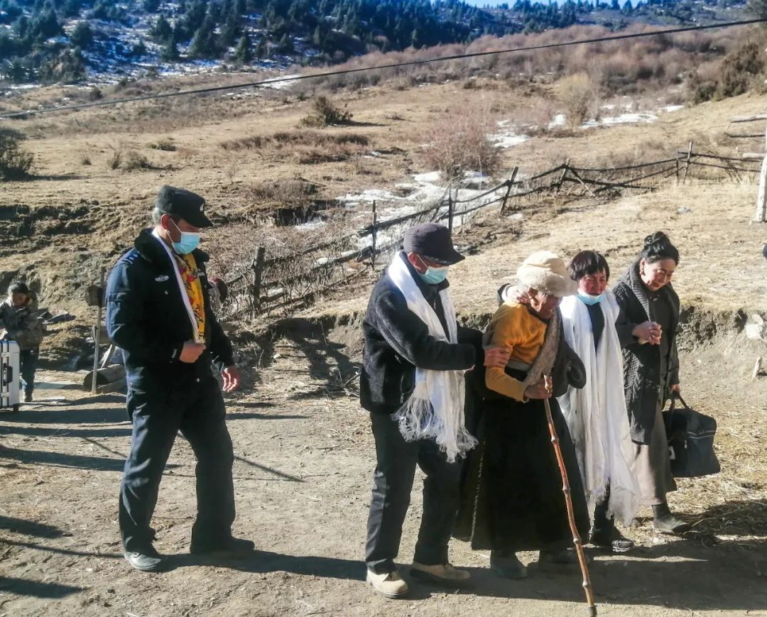 བོར་ནས་ལོ35འགོར་བའི་བུ་མོ་སླར་ཨ་མ་དང་འཕྲད་པ། 