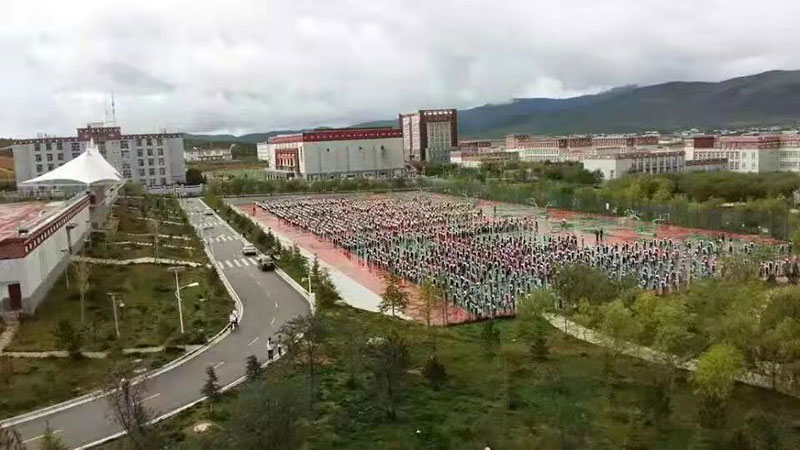 བདེ་ཆེན་ཁུལ་བོད་ཡིག་སློབ་འབྲིང་ལ་གཏམ་བཟང་འདི་འདྲ་འབྱོར་འདུག
