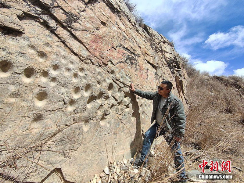 ཡུལ་ཤུལ་ནས་ལོ་སྟོང་ཕྲག་དུ་མའི་ལོ་རྒྱུས་ལྡན་པའི་བྲག་བརྐོས་རི་མོ་སྐོར་ཞིག་རྙེད་འདུག 