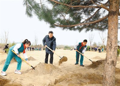 ཞི་ཅིན་ཕིང་རྒྱལ་སའི་འོས་འགན་ཤིང་འཛུགས་བྱེད་སྒོར་ཞུགས།