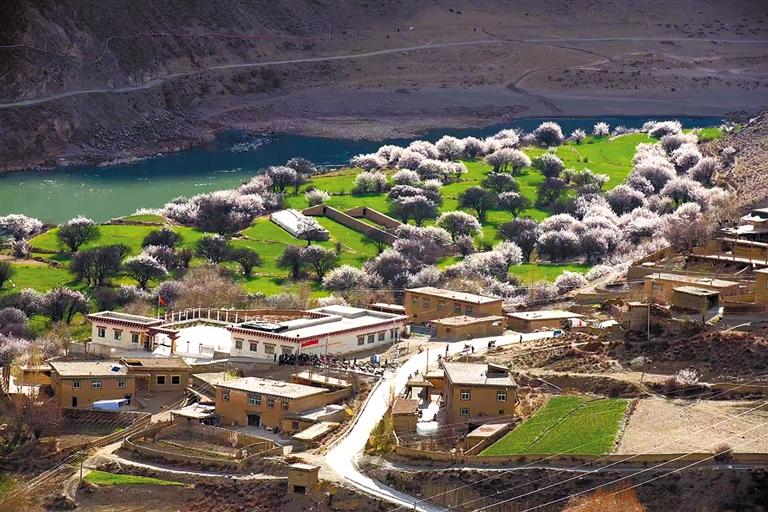 མཛེས་སྡུག་ལྡན་པའི་གྲོང་གསེབ། བདེ་སྐྱིད་ལྡན་པའི་ཁྱིམ་གཞིས།