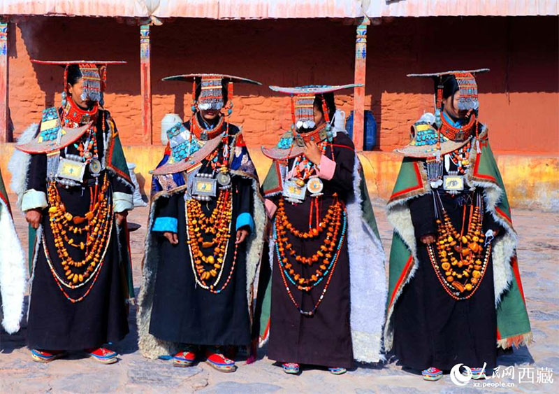 མངའ་རིས་ཀྱི་གྱོན་ཆས། 