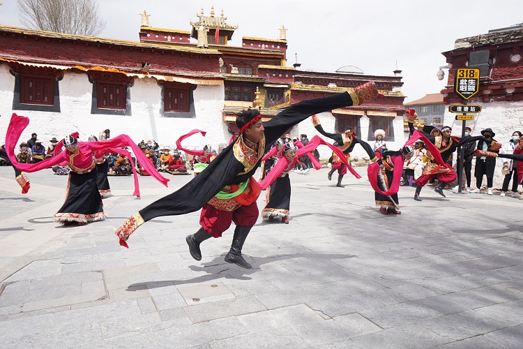 དམངས་ཕན་རིག་གནས་ཀྱིས་ཡུལ་སྐོར་བའི་ཡིད་སེམས་འཕྲོག 