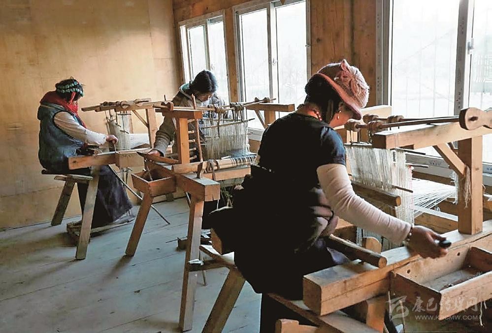 མཐོང་ཐོས་སུ་བྱུང་བའི་སྨན་ཤོད་ཀྱི་སྲོལ་རྒྱུན་ལག་ཤེས་བཟོ་རྩལ།