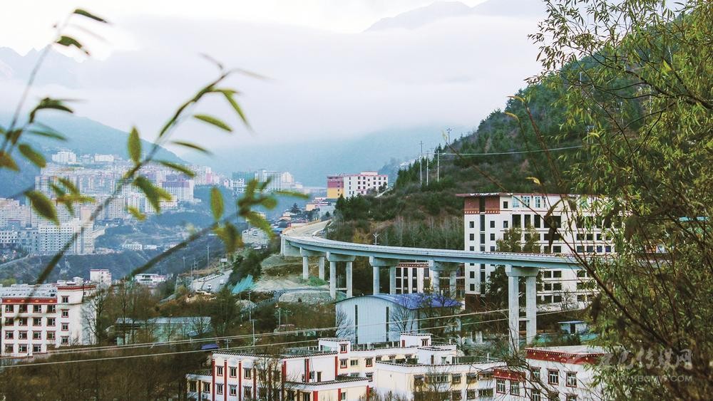 ཕུགས་བསམ་གྱིས་ཕྱུག་པའི་ལམ་ལ་བཞུད།། འབྱུང་འགྱུར་གྱི་ཕུགས་འདུན་ཡོངས་སུ་གྲུབ།།