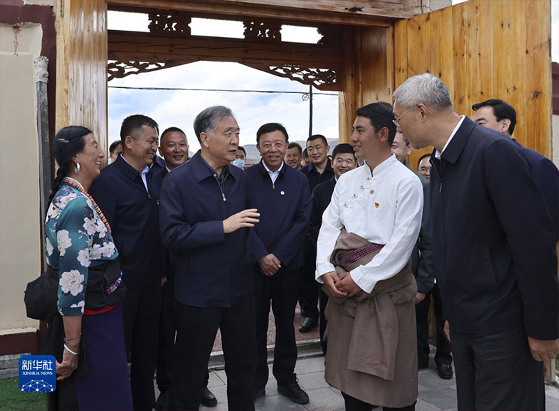 ཝང་དབྱང་གིས་ཀན་ལྷོར་བརྟག་ཞིབ་གནང་བ།