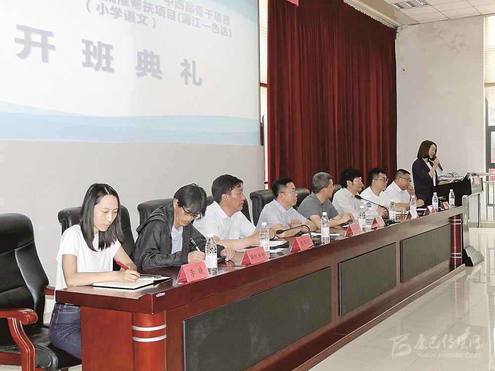 མཐོ་སྒང་སློབ་མའི་ཕུགས་འདུན་འགྲུབ་ཕྱིར་སློབ་སྐྱོར་རོགས་སྐྱོར་གྱི་སྣེ་འཁྲིད་པ་བྱེད།