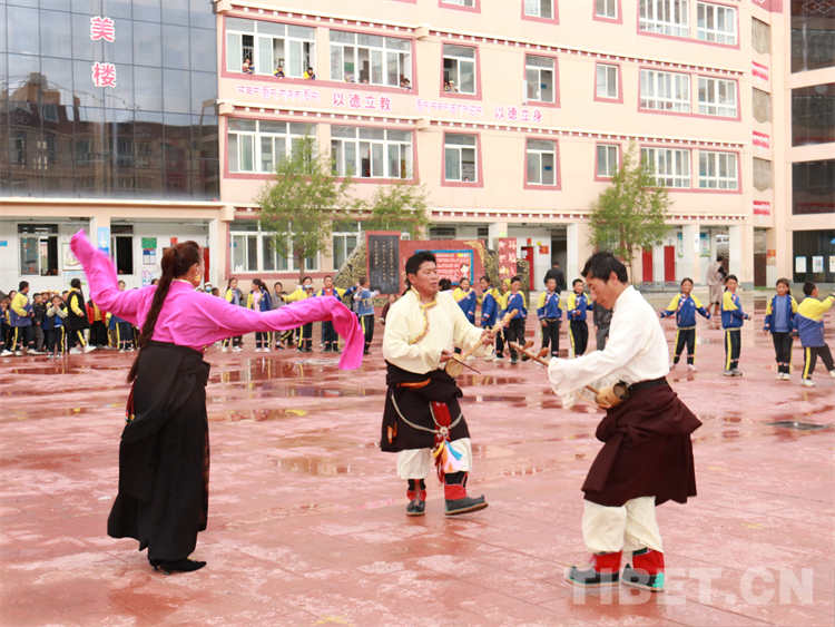 ལི་ཐང་རྫོང་དུ་དངོས་མིན་རིག་གནས་སློབ་གྲྭར་སྐྱེལ་བའི་བྱེད་སྒོ་སྤེལ། 