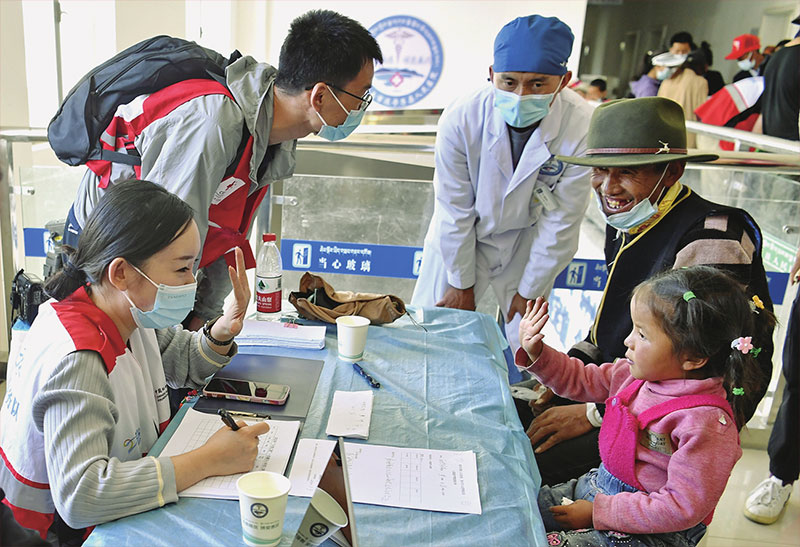 བོད་ཀྱི་ལྷན་སྐྱེས་སྙིང་ནད་ཕོག་པའི་བྱིས་པར་སྨན་ཡོན་མི་དགོས་པར་སྐྱོབ་བཅོས་བྱེད་པ།