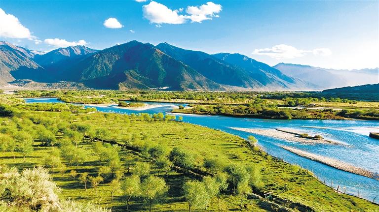 བརྩེ་སེམས་ཟབ་མོས་མི་སེམས་དྲོས། རྒྱང་ལམ་གསར་པར་འབད་འབུངས་བྱེད།