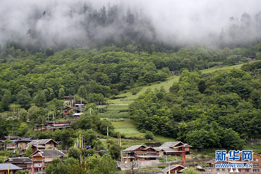 གཟི་ཚྭ་སྡེ་དགུའི་གྱོང་འཁྱག་གྲོང་ཚོའི་མཛེས་ལྗོངས། 