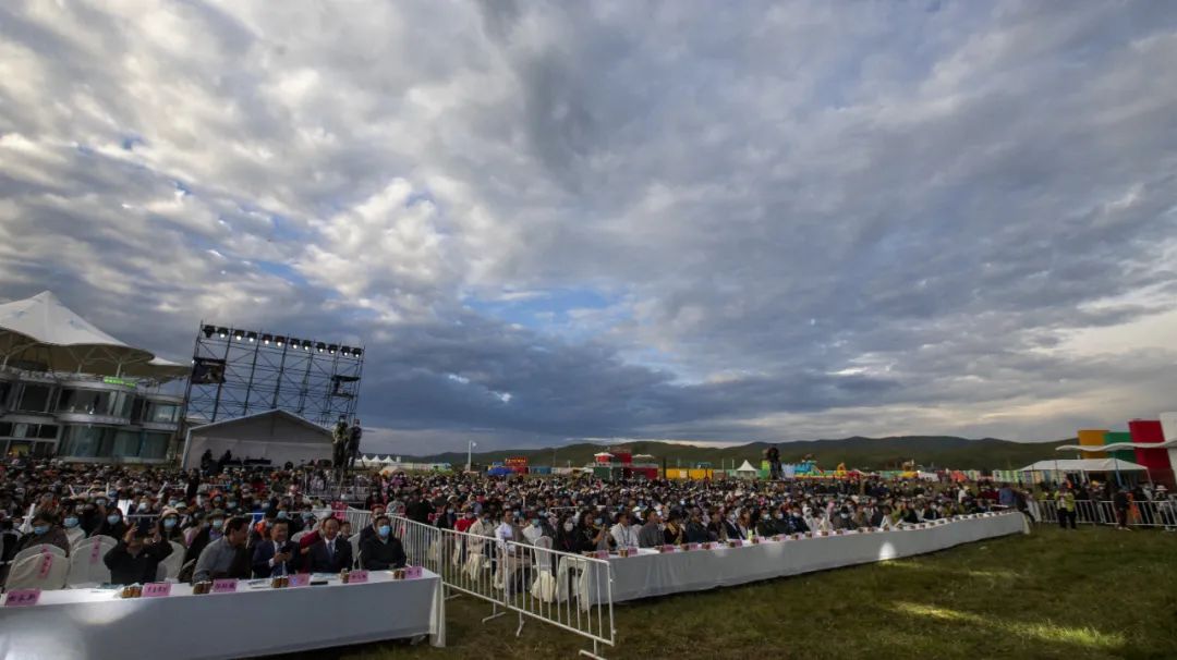 ཧུང་ཡོན་ནས་བོད་ཀྱི་ཡུལ་གཞས་རྒྱུན་འཛིན་འགྲན་བསྡུར་ཆེན་མོ་སྤེལ་བ།