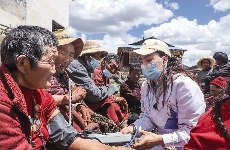 ཡུལ་སྡེ་སྨན་པ་ཧྲེན་ཧྥུ་ཆུང་གི་སེམས་སུ་མང་ཚོགས་ཀྱི་བདེ་ཐང་ནམ་ཡང་ངེས་བཟུང་བྱས་ནས་ཡོད།