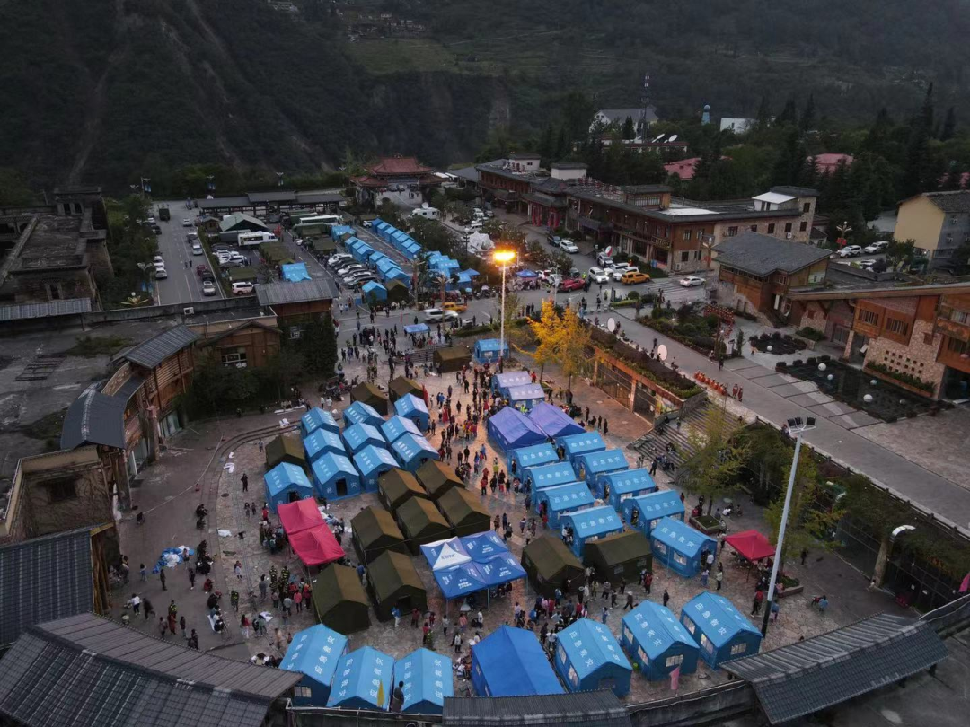 ལྕགས་ཟམ་ཁའི་ས་འགུལ་ལས་མི་21རྐྱེན་ལམ་དུ་ཤོར་འདུག །