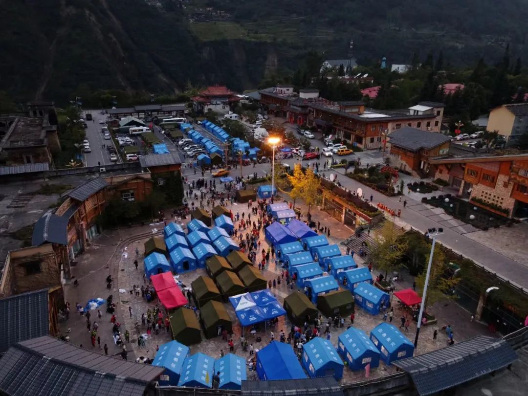 སི་ཁྲོན་ལྕགས་ཟམ་རྫོང་གི་ས་འགུལ་ཁྲོད་ནས་མི་65རྐྱེན་ལམ་དུ་ཤོར།