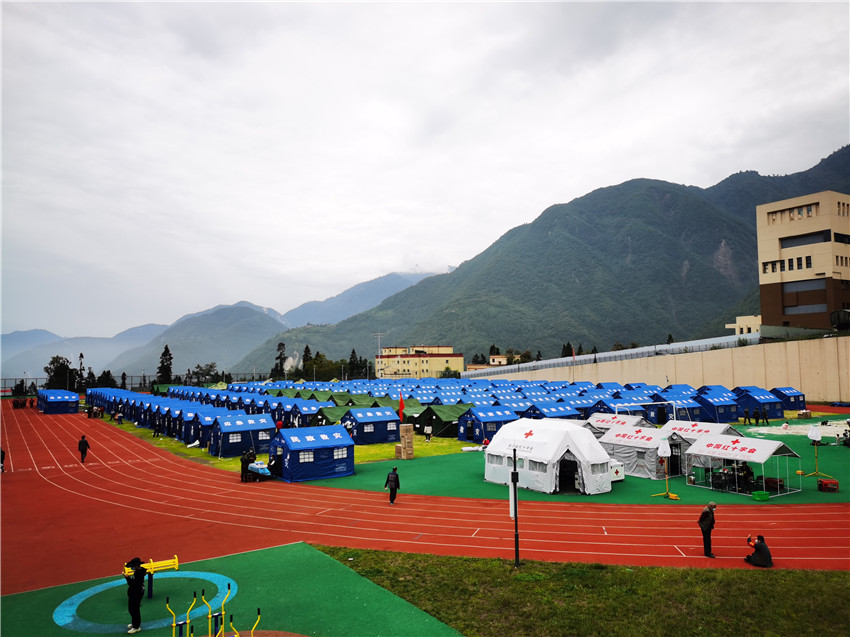 དུང་དཀར་ལུང་བའི་མཛེས་ལྗོངས་ཁུལ་དུ་མི་སྣ་ཁྲི་ལྷག་བདེ་འགོད་བྱས། 