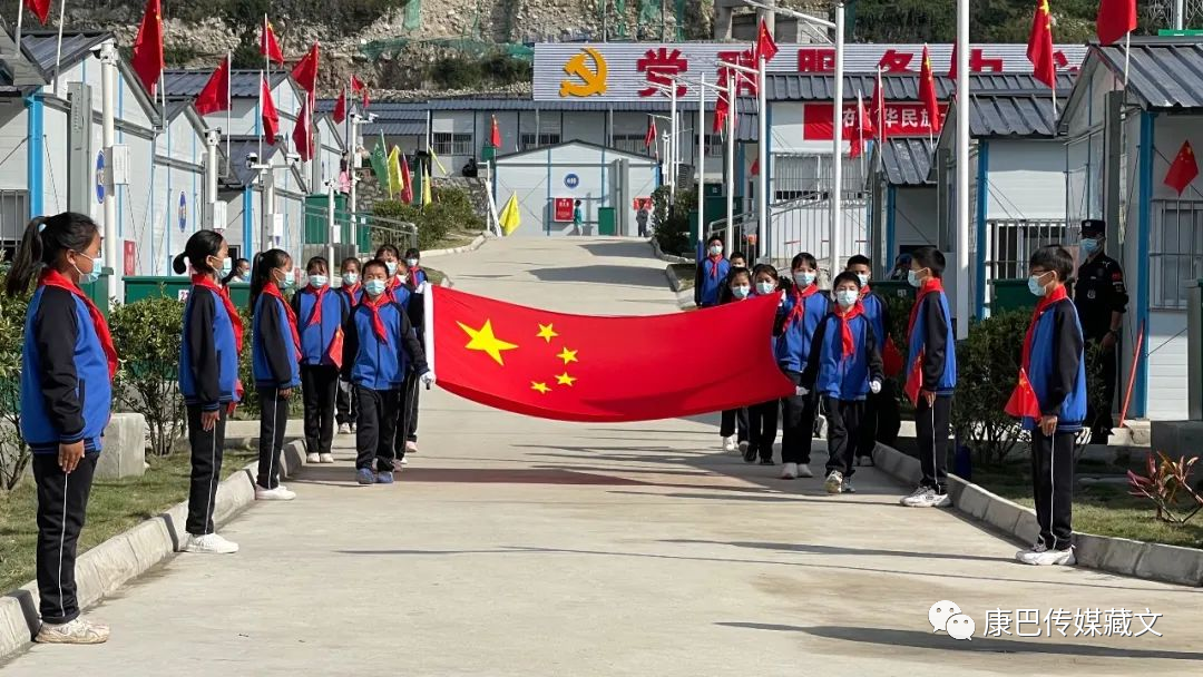 ལྕགས་ཟམ་ས་འགུལ་གནོད་ཐེབས་ཁུལ་དུ་རྒྱལ་དར་སྒྲེང་བའི་མཛད་སྒོ་སྤེལ།