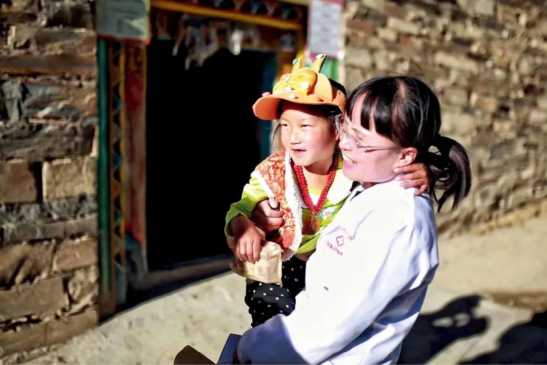 གསེར་རྟ་ཝུན་ཅང་ཁྱིམ་ཚང་གཅིག །སྨན་བཅོས་བོད་སྐྱོར་བརྩེ་བ་ཟབ།