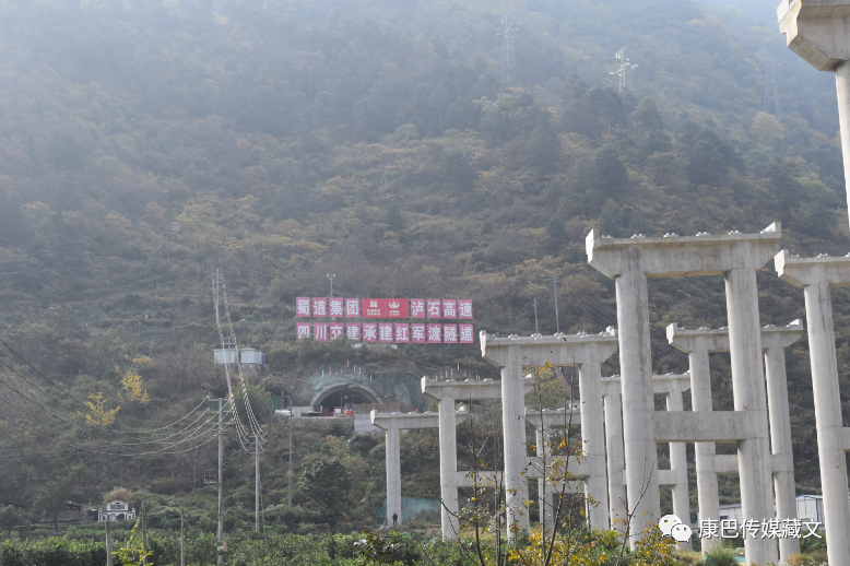 ལྕགས་སྲིབ་མྱུར་བགྲོད་གཞུང་ལམ་གྱི་ཕུག་ལམ་ཞིག་ཕུག་ཐུབ་ཡོད།