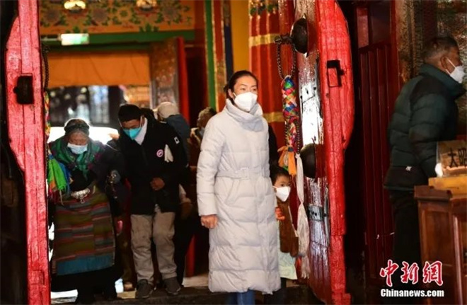 ལྷ་ལྡན་གཙུག་ལག་ཁང་སོགས་དགོན་སྡེ་ཁག་སླར་ཡང་སྒོ་ཕྱེས་འདུག