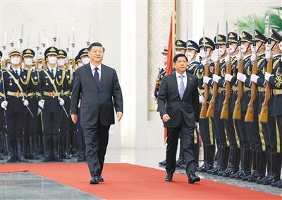 ཞི་ཅིན་ཕིང་གིས་ཧྥི་ལི་ཕིན་གྱི་ཙུང་ཐུང་མ་ཁོ་སི་དང་གྲོས་མོལ་གནང་བ།