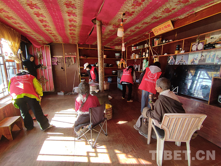 རང་འདུན་པས་གནམ་ལོ་གསར་པ་འདི་ལྟར་བསུས།
