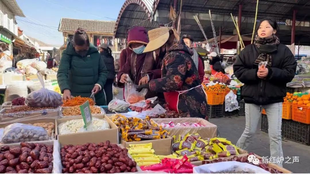 དཀར་མཛེས་ཁུལ་གྱིས་དཔྱིད་གསར་དུས་ཆེན་ལ་གྲ་སྒྲིག་བྱེད་བཞིན་པ།