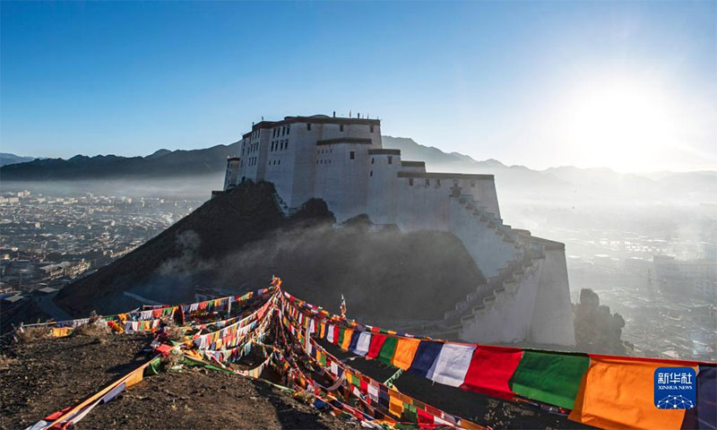 དར་ལྕོག་བཙུགས་ནས་རྒྱལ་དར་དམངས་བདེའི་སྨོན་འདུན་ཞུས།