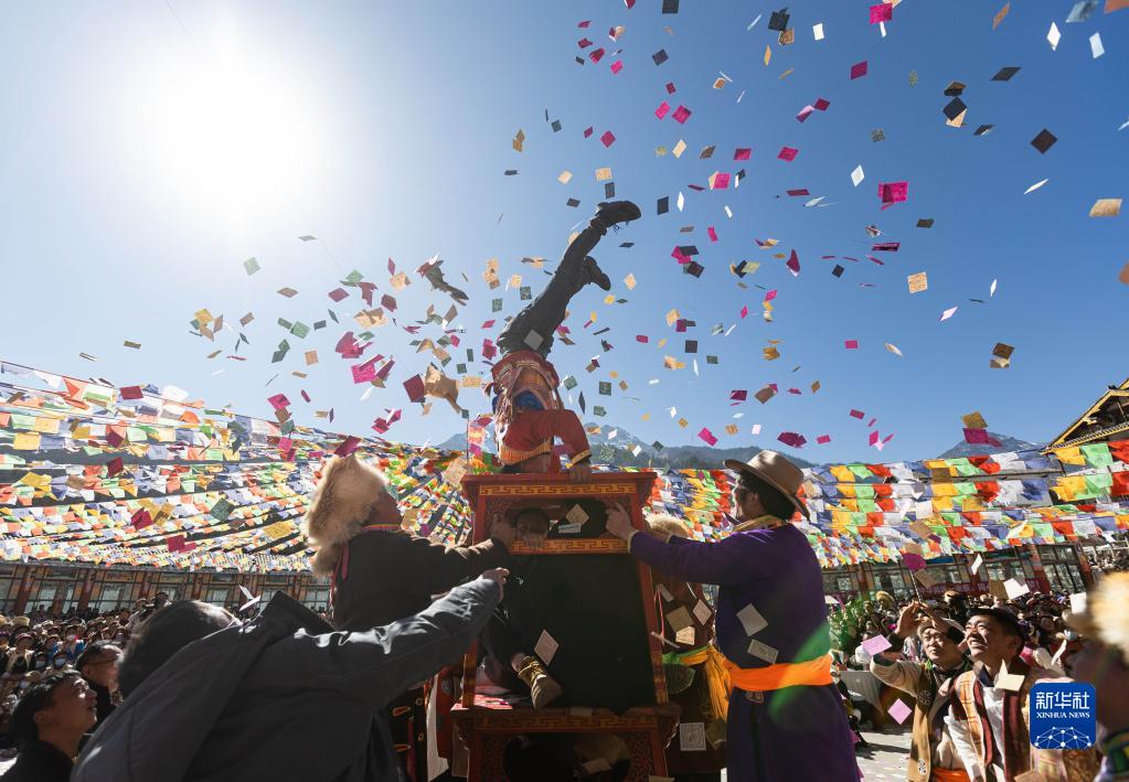 ཚེས་དགུའི་དུས་ཆེན་ལ་རོལ་བ།