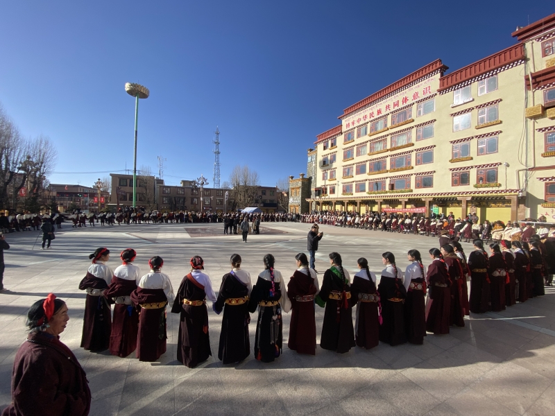 སྐོར་བྲོ་འཁྲབ་སྟོན་གྱི་བྱེད་སྒོ་སྤེལ་ནས་གནམ་ལོ་གསར་པ་བསུས།