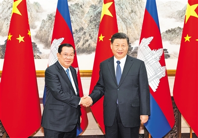ཞི་ཅིན་ཕིང་གིས་ཁམ་ཕུ་ཁྲེའི་དབུ་བཞུགས་བློན་ཆེན་ཧུང་སེན་དང་མཇལ་འཛོམས་གནང་བ།
