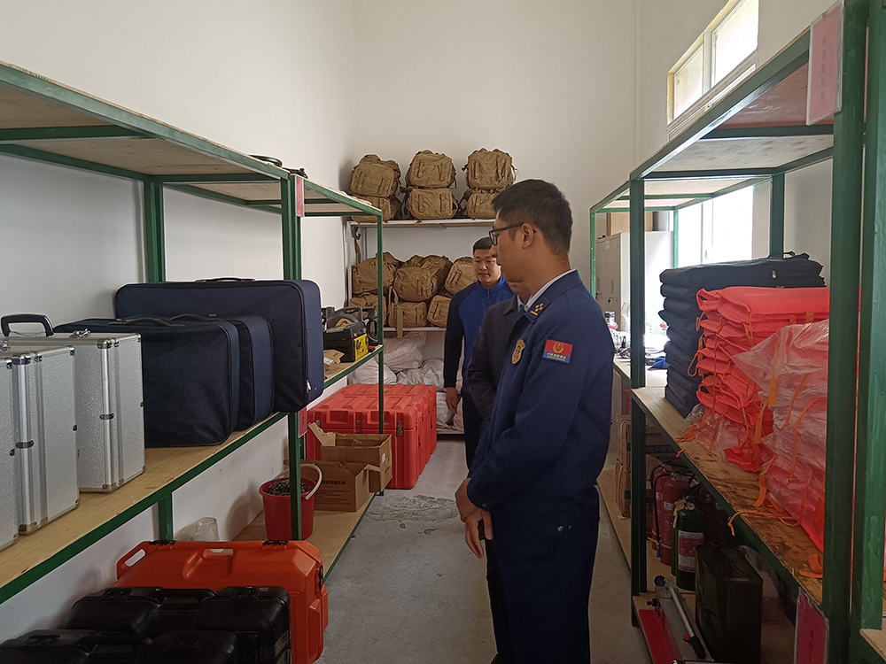 ཉེན་མེད་དྲ་བ་ཡག་པོ་བསྐྲུན།། ལྗང་མདོག་ཁོར་ཡུག་སྲུང་སྐྱོང་བྱེད།།