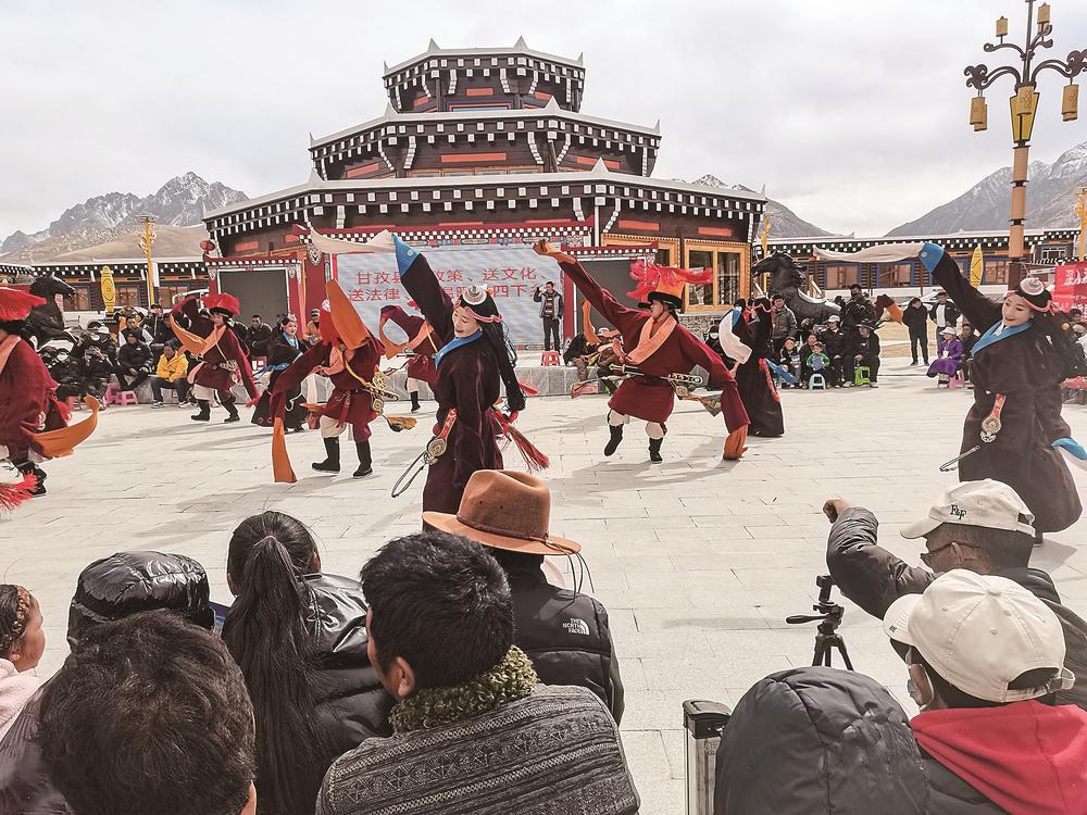 དཀར་མཛེས་ཁུལ་གྱི་ས་གནས་ཁག་གིས་བོད་རབ་རྒྱན་ཆུ་མོ་ཡོས་ལོའི་ལོ་སར་བསུས།