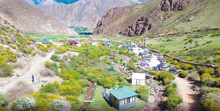 རིག་གནས་དང་ཡུལ་སྐོར་མཉམ་འདྲེས་བྱས་ནས་འབབ་འཕར་ལ་སྐུལ་འདེད་བཏང་བ།