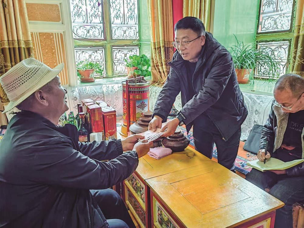ལག་ཟུང་ལ་བརྟེན་ནས་བདེ་སྐྱིད་ཀྱི་འཚོ་བ་བསྐྲུན།